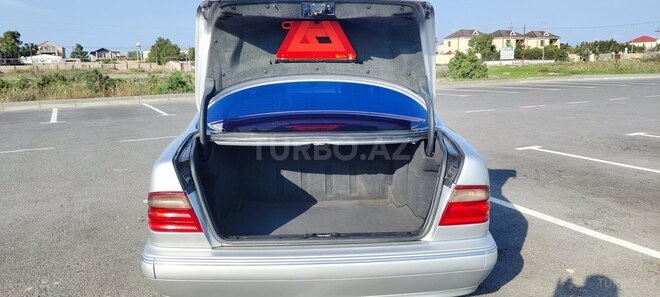 Mercedes E 270 2001, 361,071 km - 2.7 l - Bakı