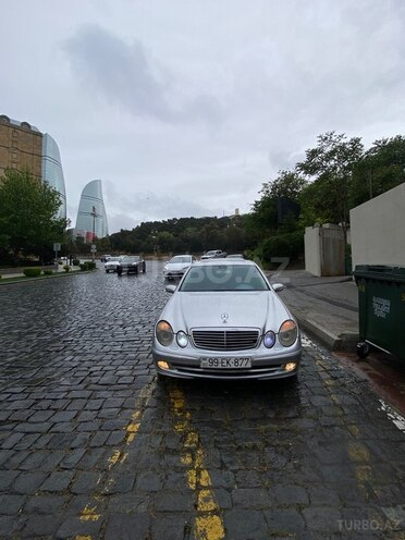 Mercedes E 270 2002, 301,000 km - 2.7 l - Bakı