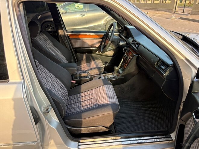 Mercedes E 220 1994, 354,000 km - 2.2 l - Bakı