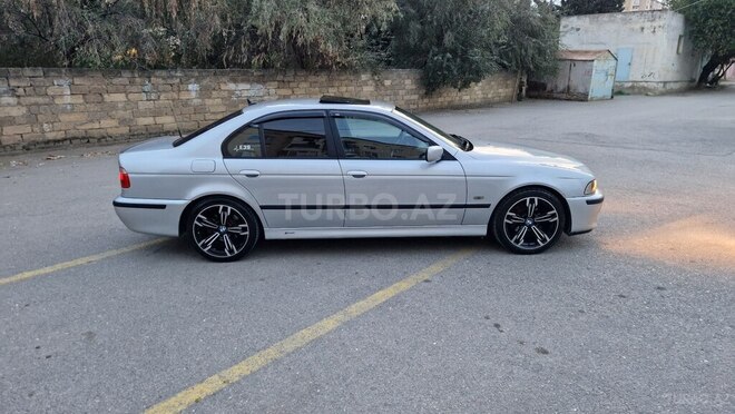 BMW 525 2001, 325,000 km - 2.5 l - Sumqayıt