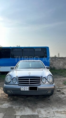 Mercedes E 230 1995, 100,010 km - 2.3 л - Salyan