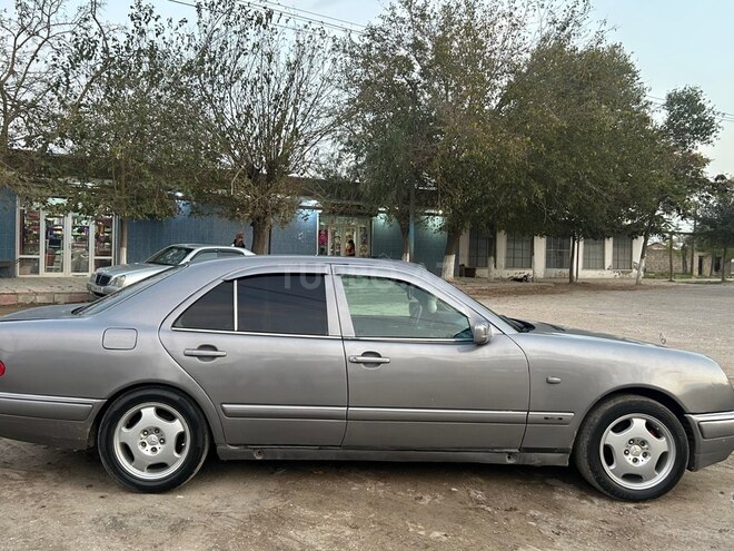 Mercedes E 230 1995, 100,010 km - 2.3 л - Salyan