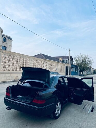 Mercedes C 200 1993, 453,267 km - 2.0 l - Yevlax