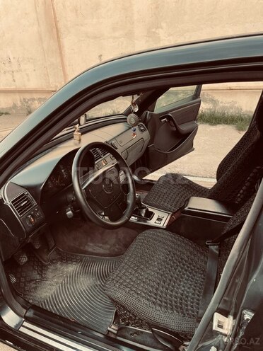 Mercedes C 200 1993, 453,267 km - 2.0 l - Yevlax