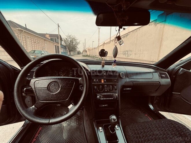 Mercedes C 200 1993, 453,267 km - 2.0 l - Yevlax