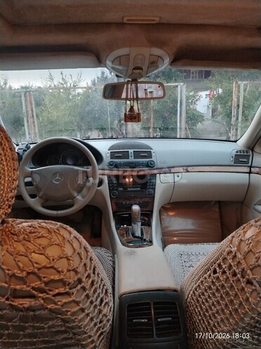 Mercedes E 240 2004, 423,000 km - 2.6 l - Salyan