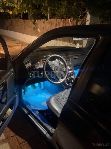 Mercedes E 230 1995, 100,010 km - 2.3 л - Salyan