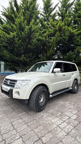 Mitsubishi Pajero 2010, 243,000 km - 3.5 l - Qusar