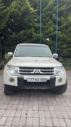 Mitsubishi Pajero 2010, 243,000 km - 3.5 l - Qusar