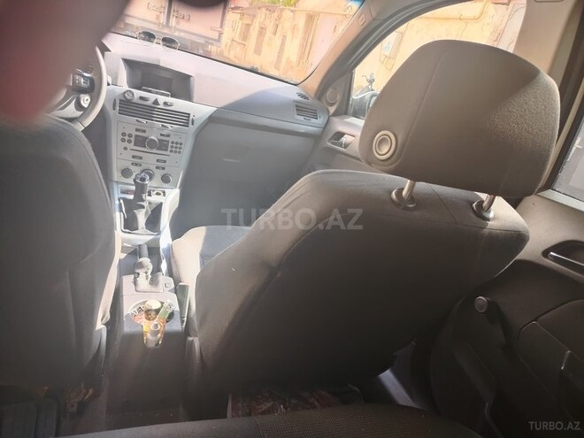 Opel Astra 2009, 335,000 km - 1.4 l - Bakı