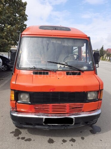 Mercedes 208 D 1991, 210,000 km - 2.3 l - Samux