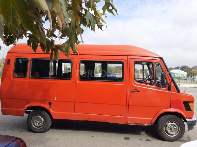 Mercedes 208 D 1991, 210,000 km - 2.3 l - Samux