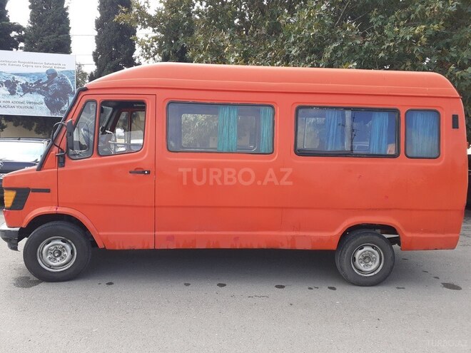 Mercedes 208 D 1991, 210,000 km - 2.3 l - Samux