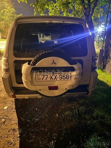 Mitsubishi Pajero 2010, 243,000 km - 3.5 l - Qusar