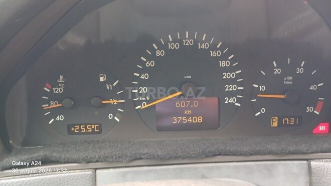 Mercedes E 270 2000, 375,065 km - 2.7 l - Saatlı