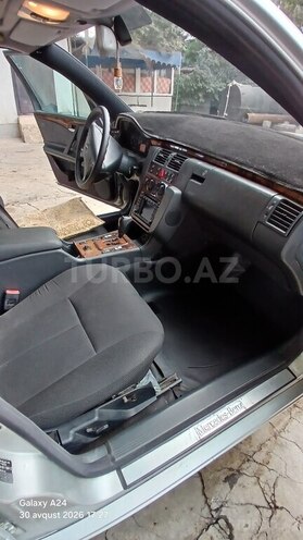 Mercedes E 270 2000, 375,065 km - 2.7 l - Saatlı