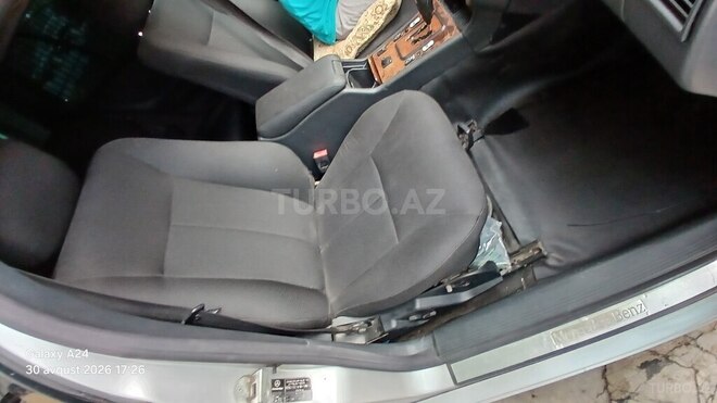 Mercedes E 270 2000, 375,065 km - 2.7 l - Saatlı