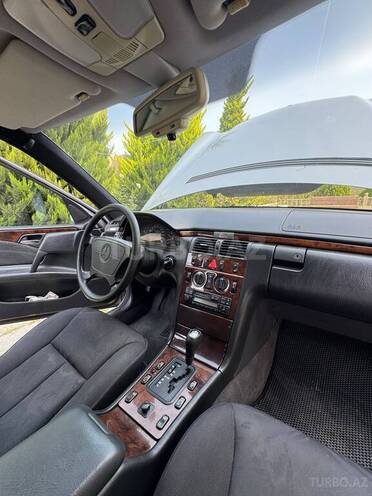 Mercedes E 240 1996, 362,135 km - 2.4 l - Bakı