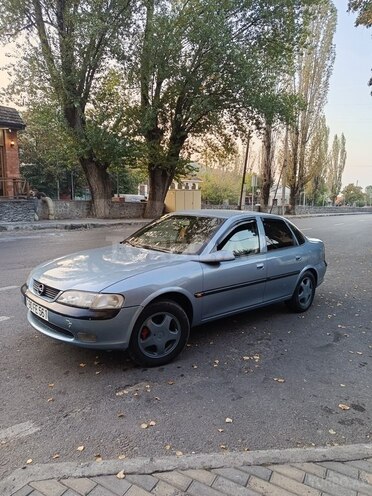 Opel Vectra 1998, 478,000 km - 2.0 l - Şəki