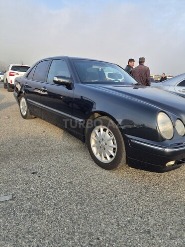 Mercedes E 220 2000, 395,500 km - 2.2 l - Bakı