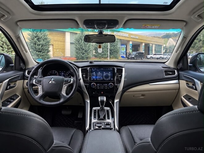 Mitsubishi  2018, 118,000 km - 3.0 l - Bakı
