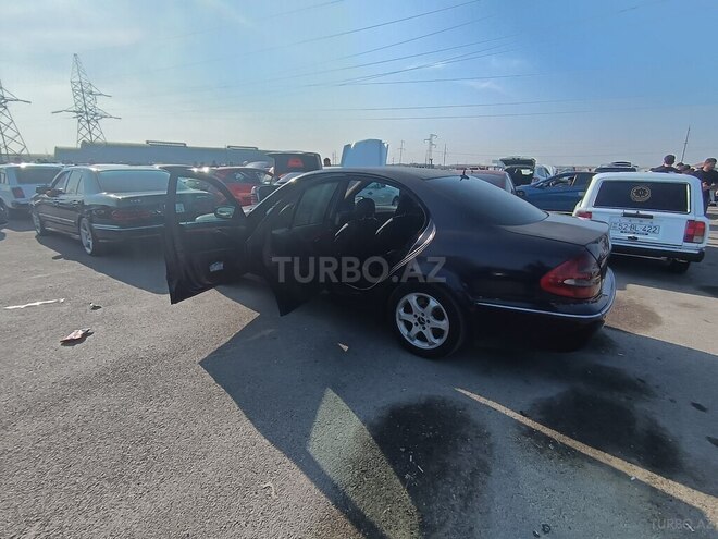 Mercedes E 220 2002, 302,000 km - 2.2 l - Bakı
