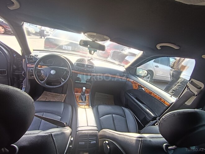 Mercedes E 220 2002, 302,000 km - 2.2 l - Bakı