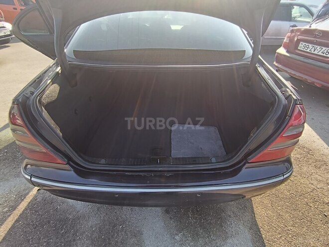 Mercedes E 220 2002, 302,000 km - 2.2 l - Bakı