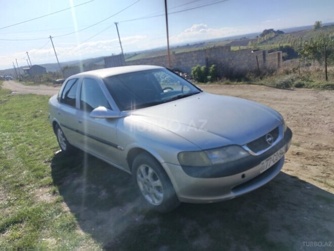 Opel Vectra 1996, 235,648 km - 1.8 l - Qusar