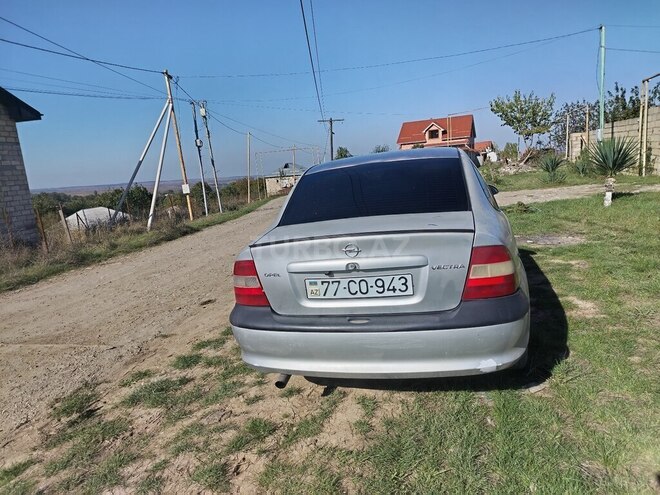 Opel Vectra 1996, 235,648 km - 1.8 l - Qusar