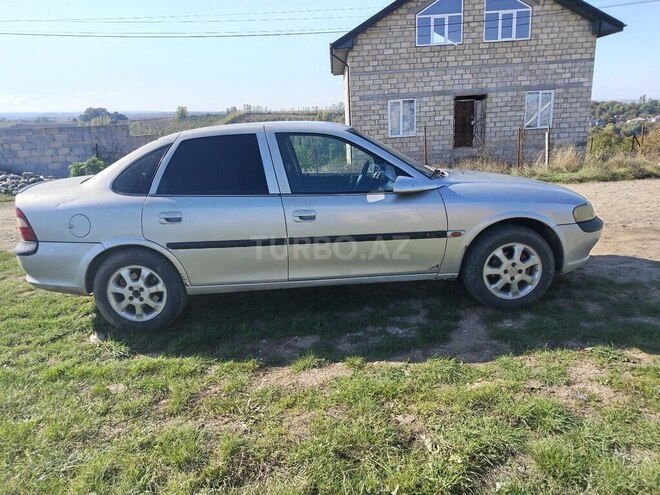 Opel Vectra 1996, 235,648 km - 1.8 l - Qusar