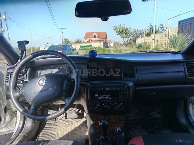 Opel Vectra 1996, 235,648 km - 1.8 l - Qusar