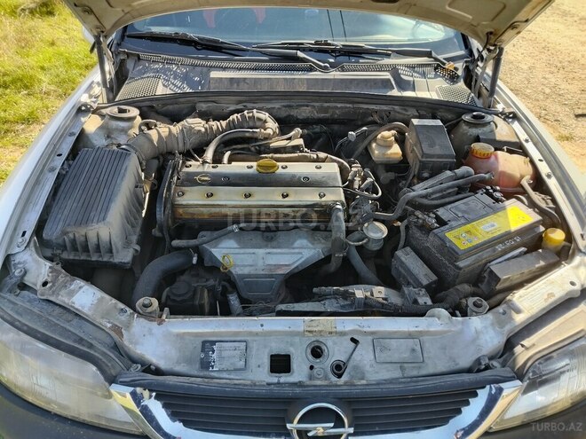 Opel Vectra 1996, 235,648 km - 1.8 l - Qusar