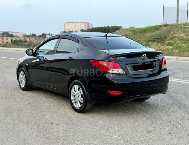 Hyundai Accent 2013, 228,400 km - 1.6 л - Bakı