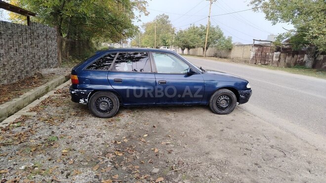 Opel Astra 1994, 275,685 km - 1.6 l - Quba