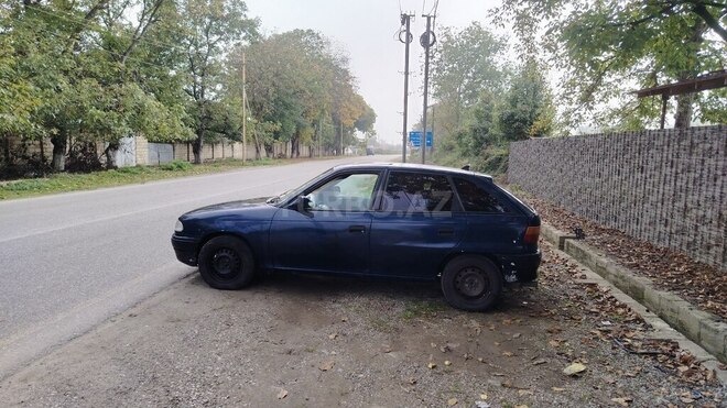 Opel Astra 1994, 275,685 km - 1.6 l - Quba