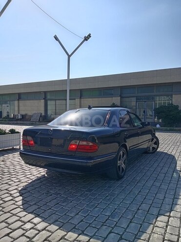 Mercedes E 240 2000, 266,000 km - 2.4 l - Bakı