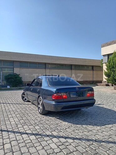 Mercedes E 240 2000, 266,000 km - 2.4 l - Bakı