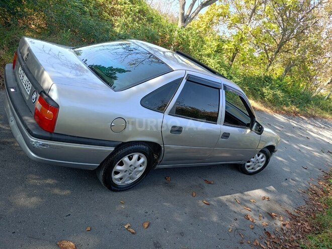 Opel Vectra 1993, 400,000 km - 2.0 l - Zaqatala