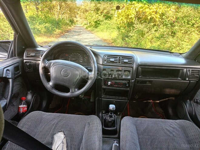 Opel Vectra 1993, 400,000 km - 2.0 l - Zaqatala