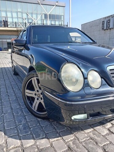 Mercedes E 240 2000, 266,000 km - 2.4 l - Bakı