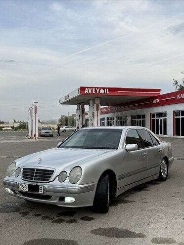 Mercedes E 220 2000, 500,000 km - 2.2 л - Qazax