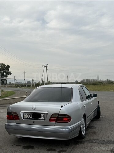 Mercedes E 220 2000, 500,000 km - 2.2 л - Qazax