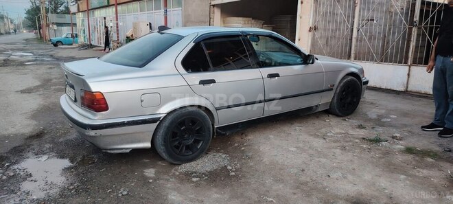 BMW 320 1992, 453,130 km - 2.0 l - Yevlax