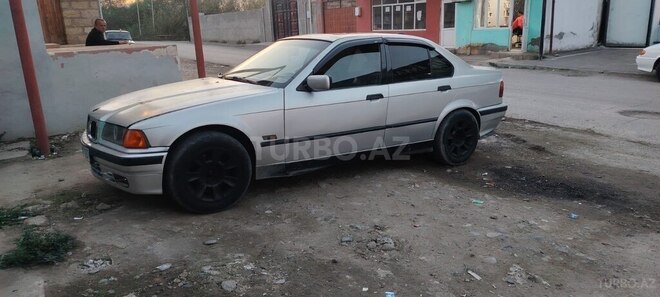 BMW 320 1992, 453,130 km - 2.0 l - Yevlax