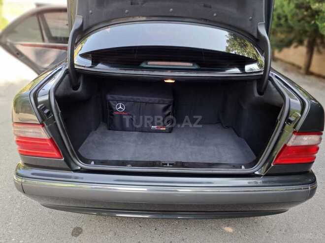 Mercedes E 240 2001, 149,000 km - 2.4 l - Bakı