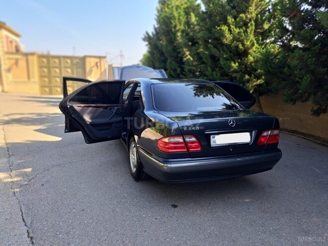Mercedes E 240 2001, 149,000 km - 2.4 l - Bakı