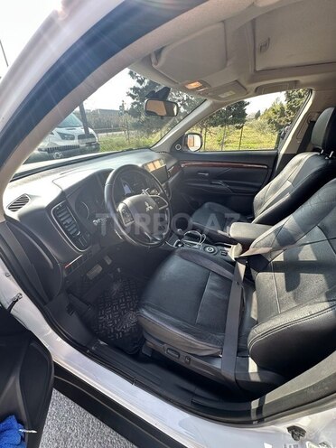 Mitsubishi Outlander 2015, 181,200 km - 3.0 l - Bakı