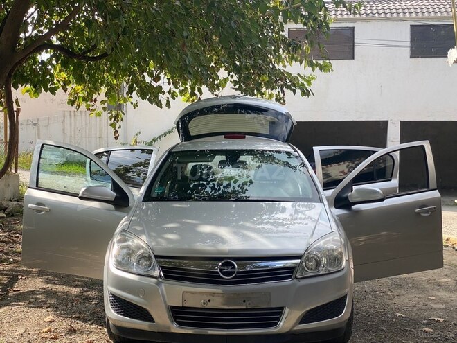 Opel Astra 2009, 313,000 km - 1.4 l - Qazax