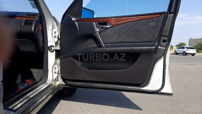 Mercedes E 200 1998, 267,000 km - 2.0 l - Gəncə